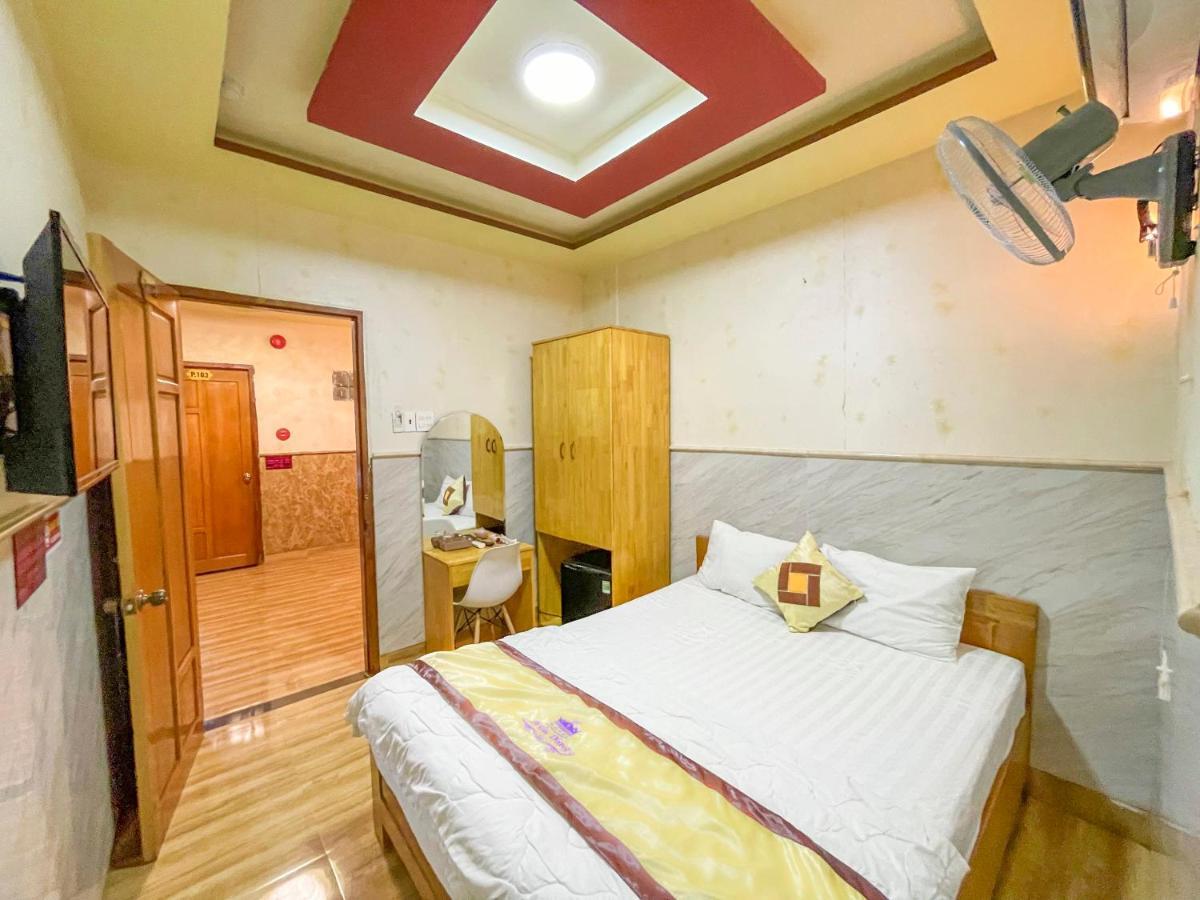 Khach San Trieu Dang Hotel Туй Хоа Екстериор снимка